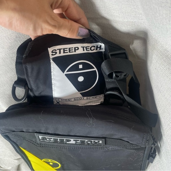 The North Face Black and Yellow ski bag for downhill - Picture 2 of 5